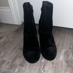 AMERICAN EAGLE velvet boots size 6